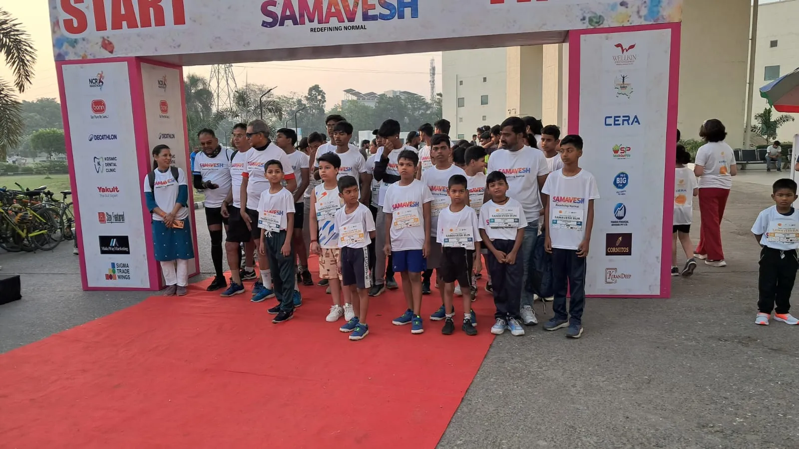 Hundreds of children and volunteers at the starting line of the Samavesh Run community charity event